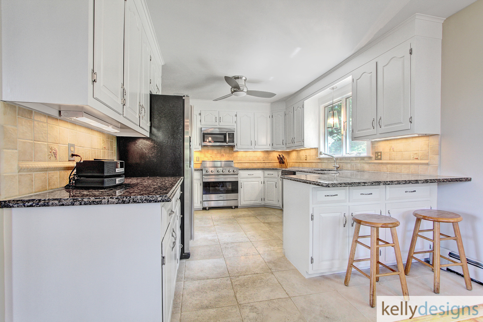 Kitchen - Flush On Fulling Mill Staging -  Home Staging By Kelly Designs